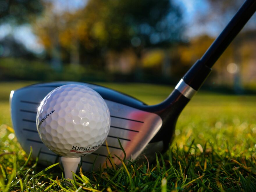 How Can Golf Courses Thrive Online in a Competitive Environment?